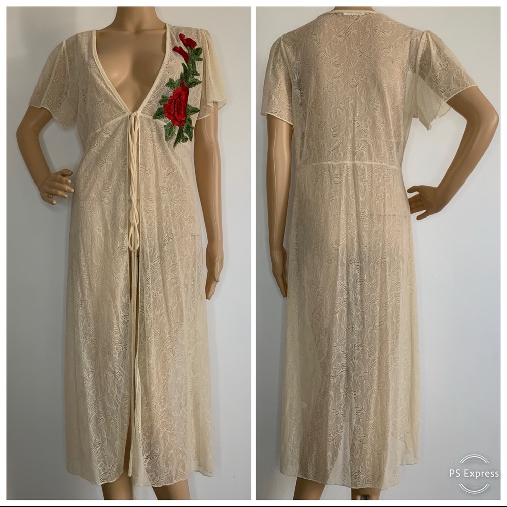 Viola lace coverup